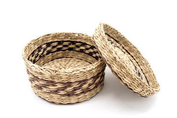 Obraz premium Isolated wicker basket on a white background