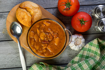 Stewed beans in tomato sauce.