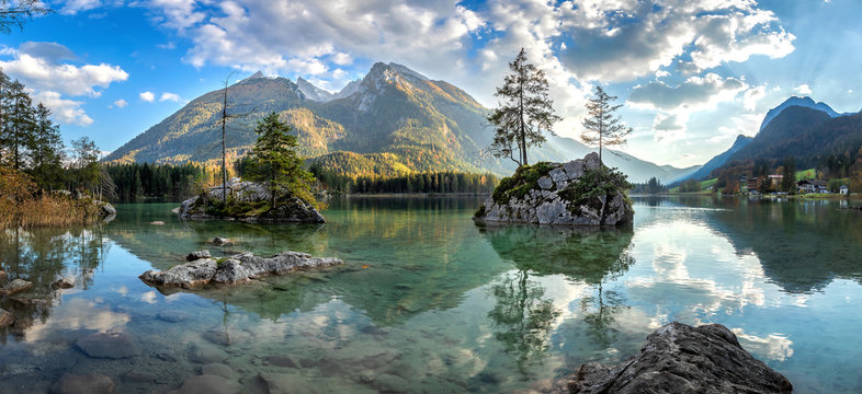 Panorama Aufnahme am Hintersee beim Sonnenaufgang