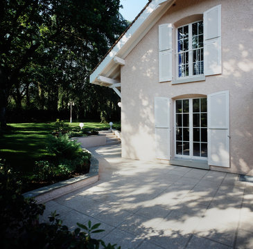 Fa&ccedil;ade c&ocirc;t&eacute; villa