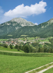 Fototapeta na wymiar Blick auf den Urlaubsort Telfes im Stubai,Stubaital,Tirol,Österreich