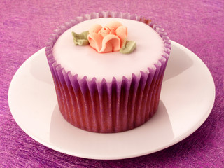 SINGLE PURPLE CUPCAKE