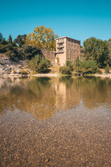 Obraz premium Transparent clear water of the Gardon River
