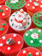 ICED CHRISTMAS CUPCAKES