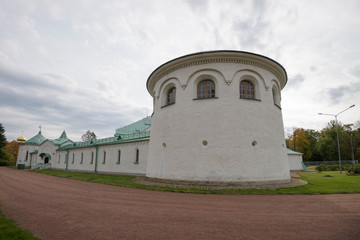 Государева ратная палата в царском селе, большая круглая башня, пригороды Санкт-Петербурга, Пушкин, Россия - 03.10.2018