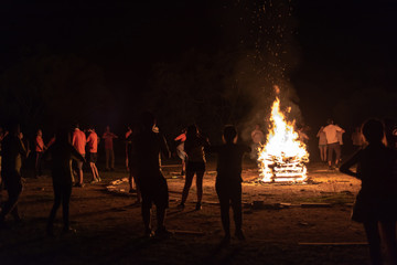 Fototapeta na wymiar Night campfire in middle