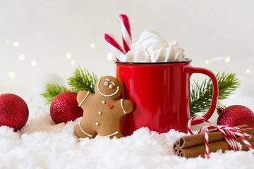 Foto op Aluminium Cozy winter composition with a cup of hot chocolate with marshmallows gingerbread man cookies  on a light festive background. © Iryna
