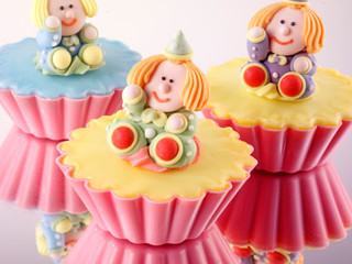 CHARACTER CUPCAKES