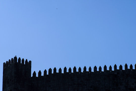 Crenelated wall above the Rio Douro, Porto, Portugal