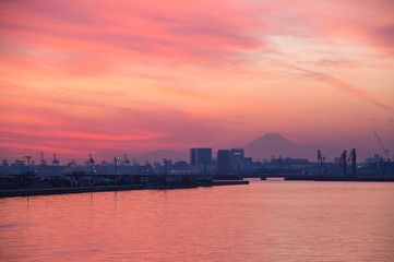 Obraz premium 夕暮れの運河