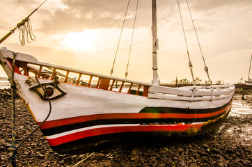 Barco aguardando a maré subir. São Luis,MA