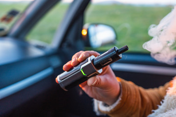 E-Zigarette in Lichtstimmung