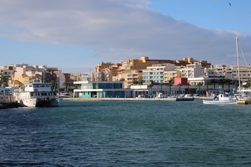Fototapeta na wymiar Dock with lighthouse