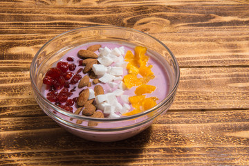 yogurt with fruit and nuts