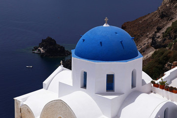 Fototapeta na wymiar Greek church in Santorini, Greece