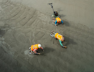 Concrete finishers 4