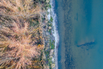 jesienny brzeg rzeki Wisła zachód słońca od góry 