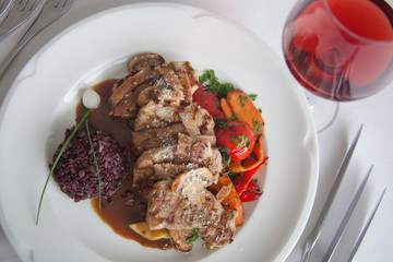 beef with vegetables and mushroom sauce