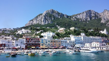 Fototapeta na wymiar view of harbor in capri