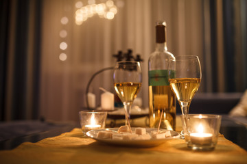 Käse und Weißwein