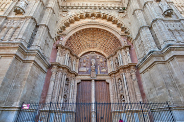 Obraz premium Spain. Mallorca. The capital of Palma. Entrance portal of the Cathedral