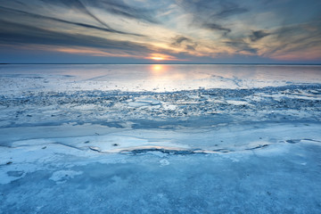 Naklejka na ściany i meble big lake frozen at sunset