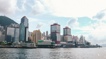 Obraz premium Hong Kong skyline full of skyscrapers seen from the bay on a boat