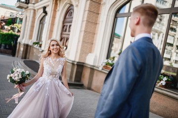 Fototapeta premium Photo shoot of the newlyweds on the street. Kirov Avenue. Saratov.