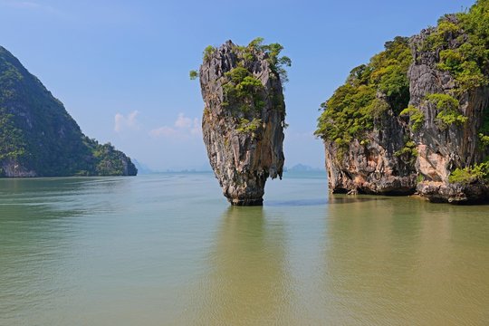Striking rock formation on Khao Phing Kan Island, also James Bond Island, Thailand, Asia