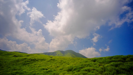 阿蘇山と広大な空