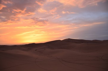 Fototapeta na wymiar Tramonto nel deserto iraniano