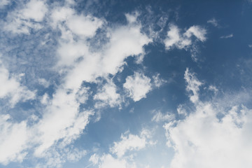 Obraz premium Puffy clouds up in the blue sky