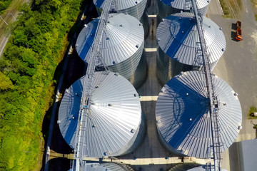 Flight of the grain terminal from the drone. The grain plant for