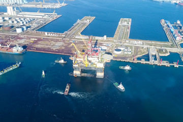 Drilling platform in the port. Towing of the oil platform