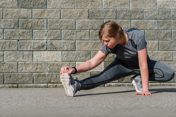 Works stretching. The athlete warms up the muscles before training.