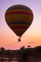 Obraz premium balloon raising in sunrise