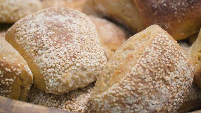 21264_The_rolls_of_bread_with_the_sesame_seeds_on_top.mov