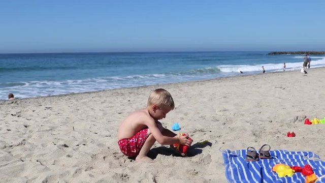 DGS 2016_10_19 Boy Playing in the Sand 1