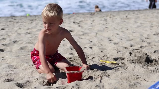DGS 2016_10_19 Boy Playing in the Sand 3