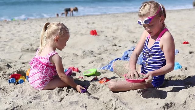 DGS 2016_10_19 Girls Playing in the Sand at the Beach