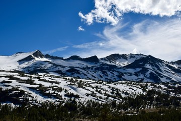 Fototapeta na wymiar Snow capped mountain in Sierra 2