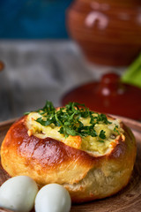 Bread bowls stuffed with mushrooms, chicken meat, cheese and bolognese sauce for lunch. Julienne in a bun, creative burger idea