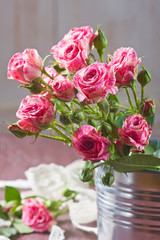 Obraz na płótnie Canvas Close up of pink roses