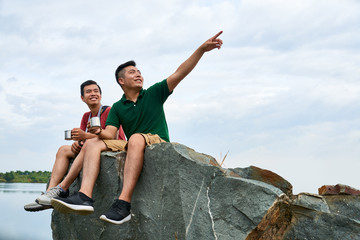 Travelers drinnking tea and enjoying view