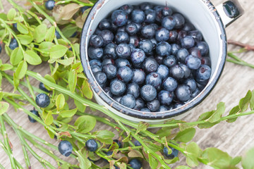 Fresh blueberries in a bowl, on a wooden table