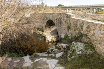 Fototapeta na wymiar Medieval bridge of the Batan in Colmenar Viejo, Madrid