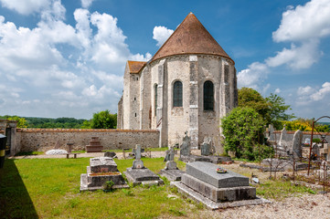 Fototapeta na wymiar Église Saint-Ferréol-et-Saint-Maclou de Paroy