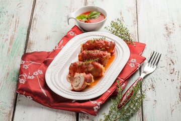 rolled up with ham  tomato sauce and thymus