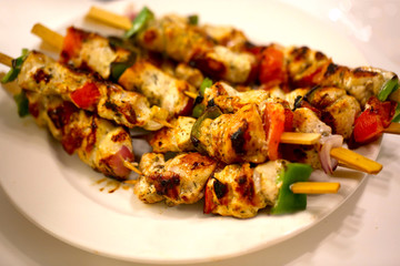 brochettes de poulet et de légumes