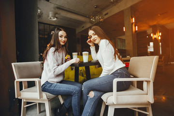 girls in cafe